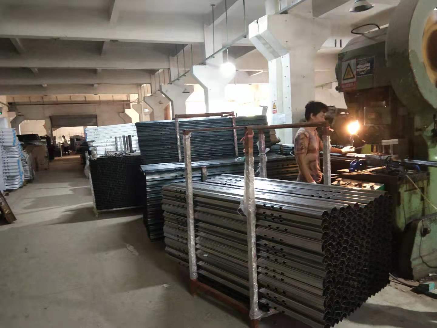 上下铺铁床生产厂家靠谱吗？