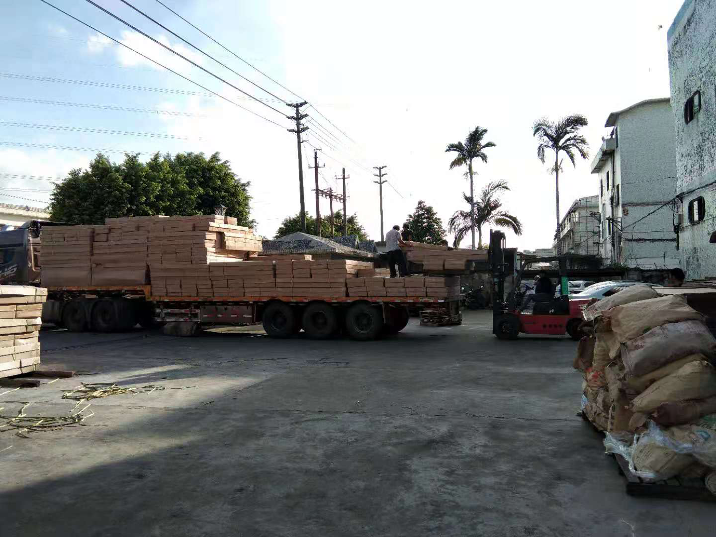 上下铺铁床生产厂家具备哪些配置