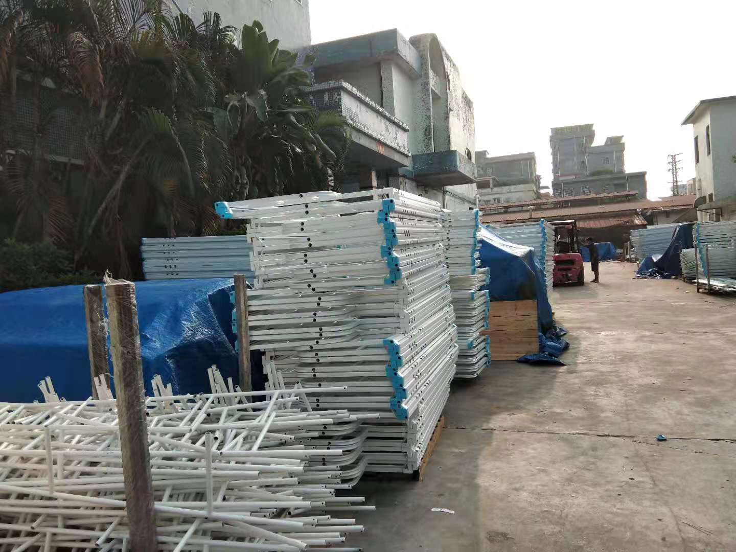 学生公寓床是卡扣好还是螺丝好？