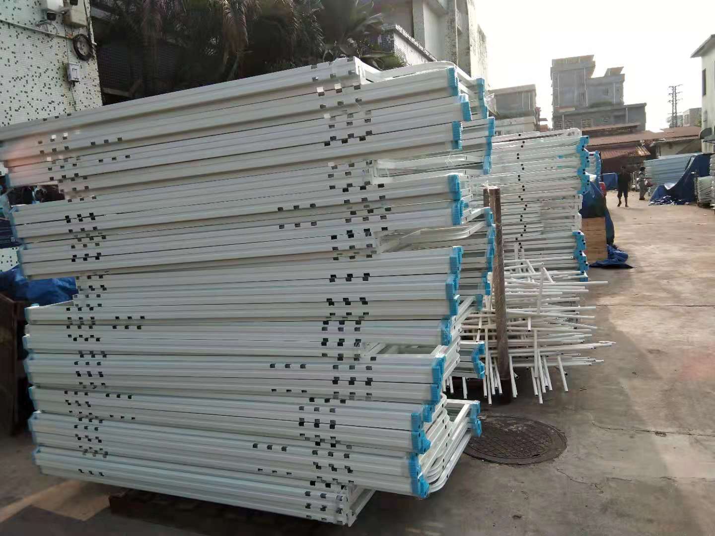 上下铺铁床用什么材料做的好？